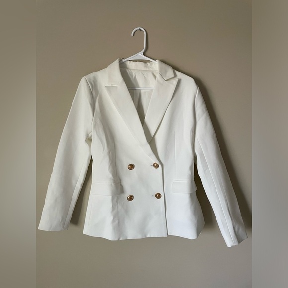 Source Unknown Jackets & Blazers - Oversized white double-breasted blazer with gold-tone buttons size small NWOT